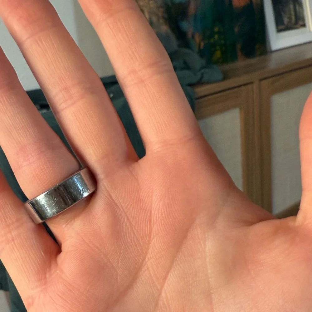 Oura Gen3 Heritage Silver US8 + travel charger!